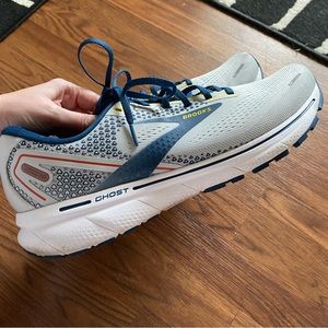 Brook’s men’s size 12.5 shoes medium